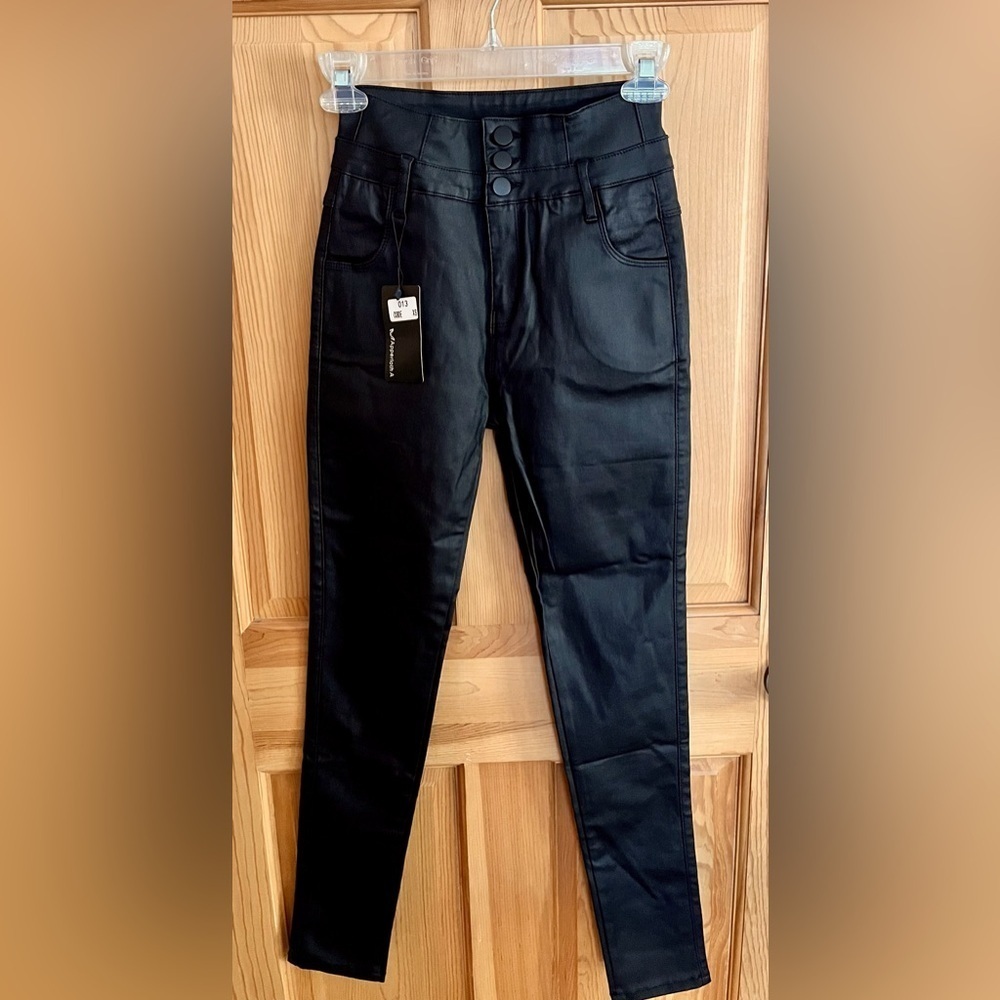 Apperloth A Size XS Faux Leather Pants Fast Fashion Brand Stretchy Shiny Pockets